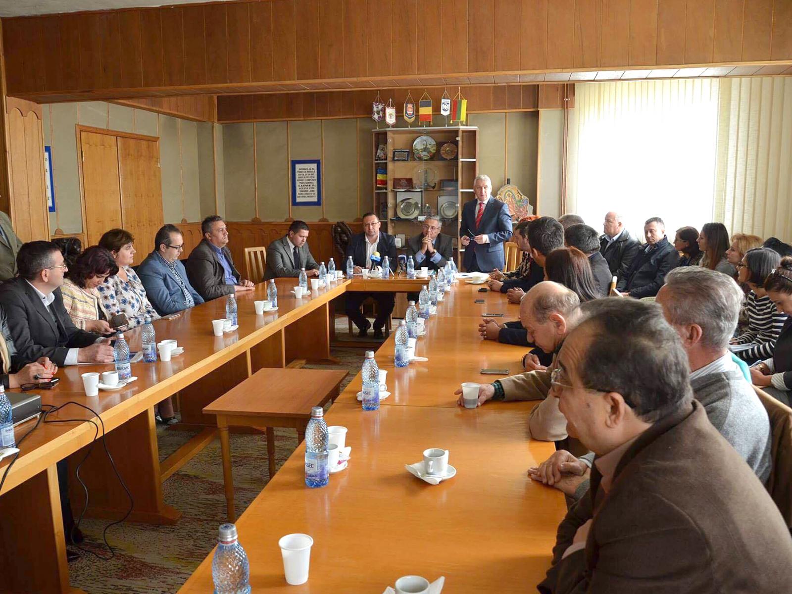 23191975_1690467844357950_199921520_o copy.jpg